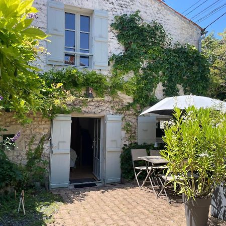Gite Du Presbytere Port D'Envaux, Ravissante Maison De Charme מראה חיצוני תמונה