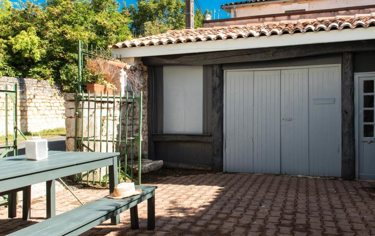 Gite Du Presbytere Port D'Envaux, Ravissante Maison De Charme מראה חיצוני תמונה