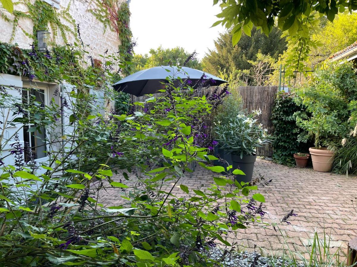 Gite Du Presbytere Port D'Envaux, Ravissante Maison De Charme מראה חיצוני תמונה
