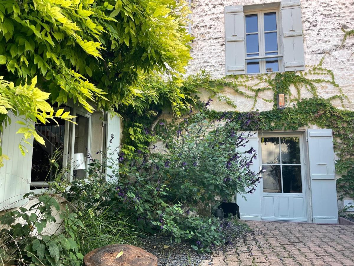 Gite Du Presbytere Port D'Envaux, Ravissante Maison De Charme מראה חיצוני תמונה