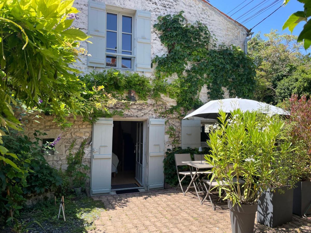 Gite Du Presbytere Port D'Envaux, Ravissante Maison De Charme מראה חיצוני תמונה