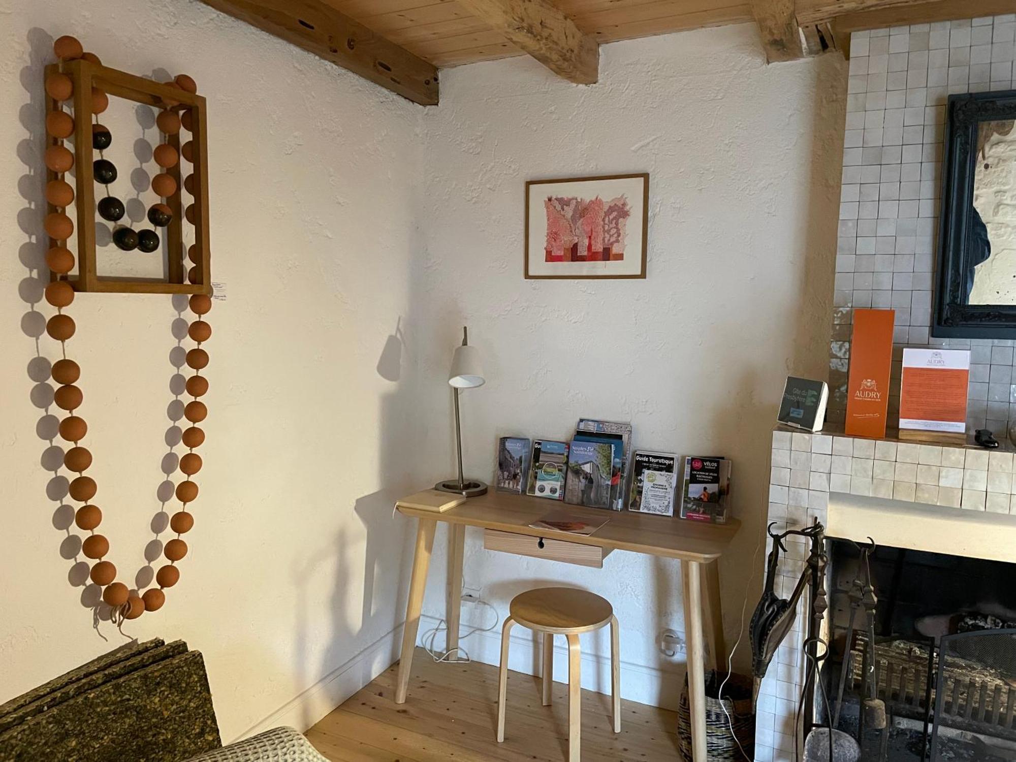 Gite Du Presbytere Port D'Envaux, Ravissante Maison De Charme מראה חיצוני תמונה