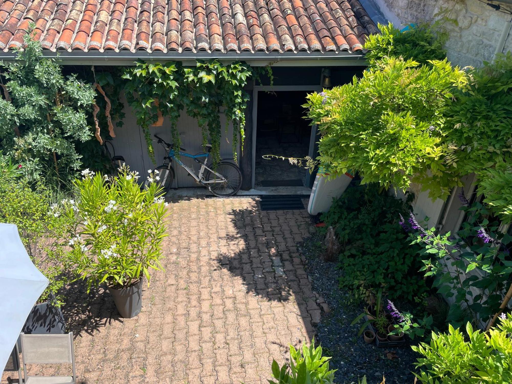 Gite Du Presbytere Port D'Envaux, Ravissante Maison De Charme מראה חיצוני תמונה