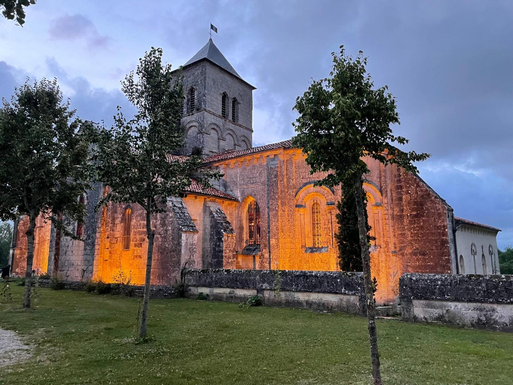 Gite Du Presbytere Port D'Envaux, Ravissante Maison De Charme מראה חיצוני תמונה